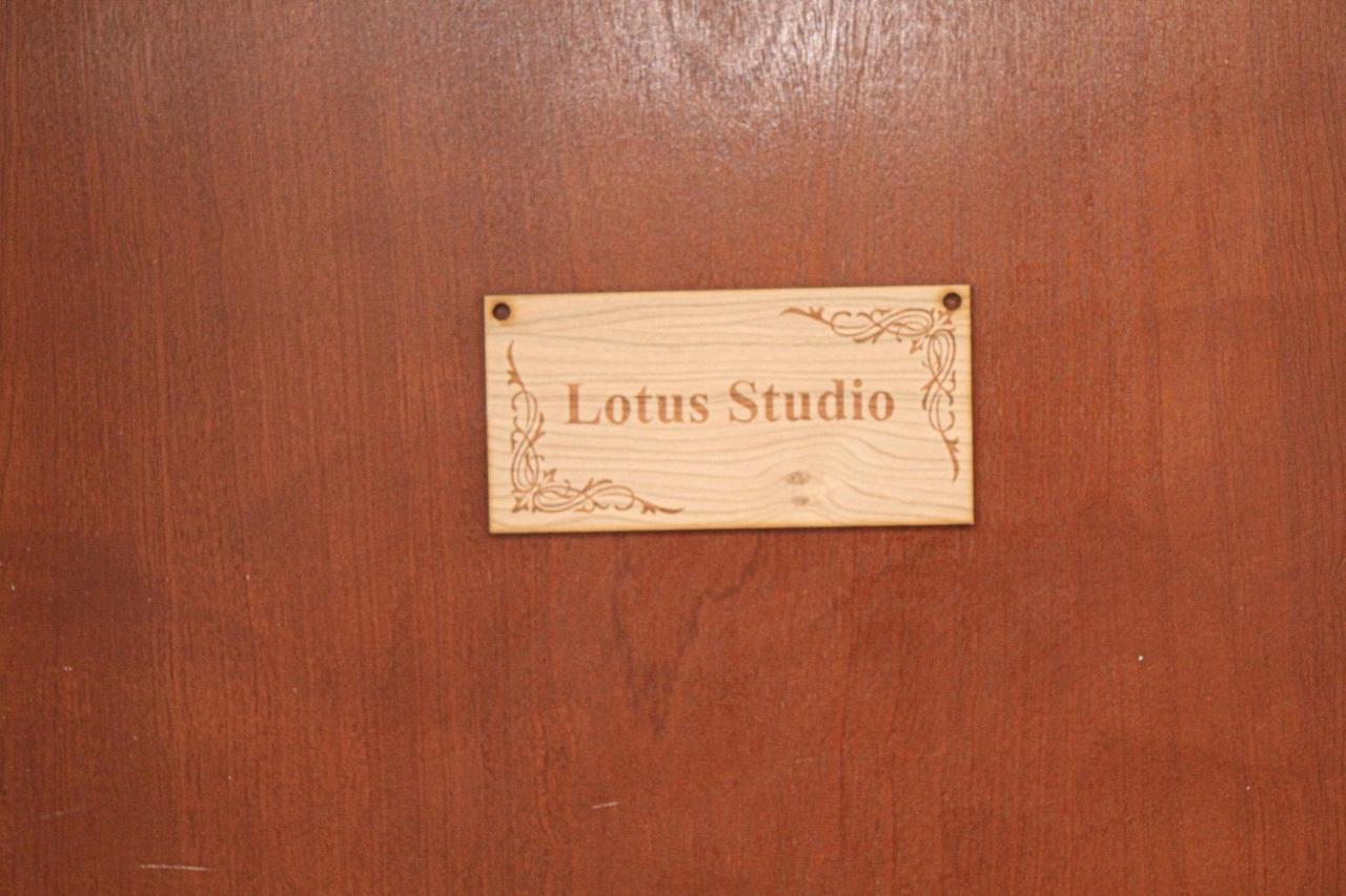 Lotus Studio Near Lanark Carstairs Екстериор снимка